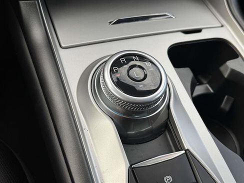 Used 2022 Ford Explorer XLT image 18