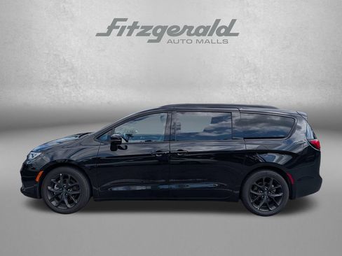 Used 2025 Chrysler Pacifica Limited FWD image 3