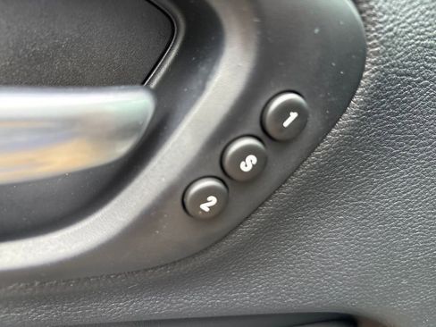 Used 2019 Jeep Cherokee Limited w/ Technology Group image 13