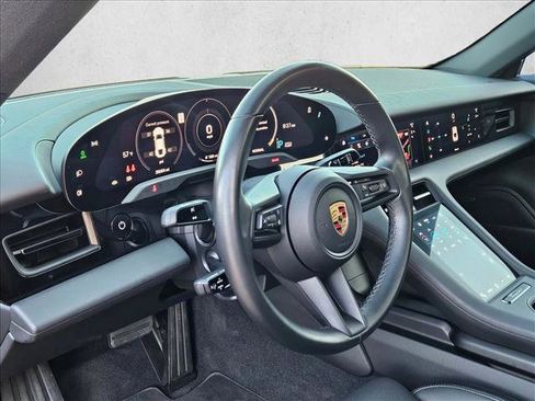 Used 2023 Porsche Taycan image 10