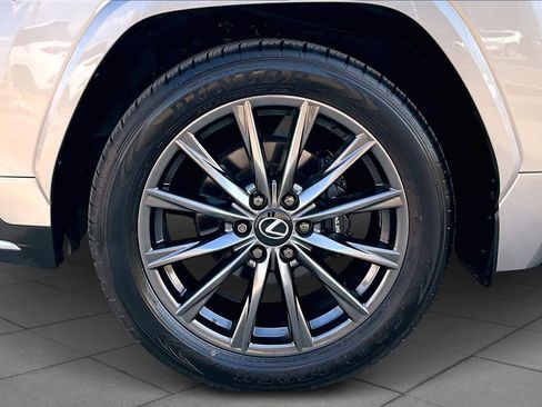 Used 2024 Lexus LX 600 F Sport image 11