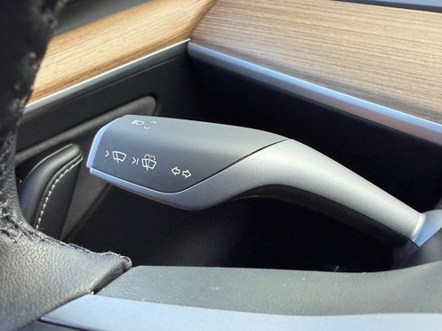 Used 2025 Tesla Model Y Long Range AWD/4WD image 29