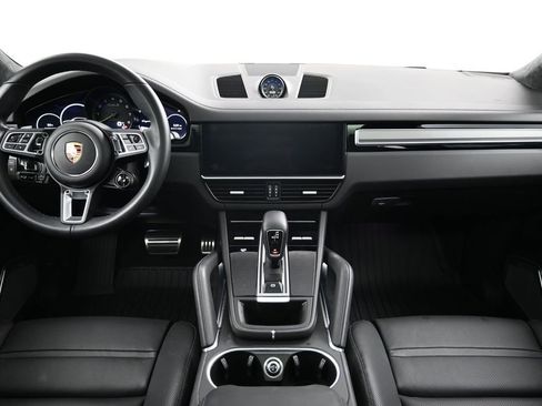 Certified 2022 Porsche Cayenne Turbo S AWD/4WD image 9