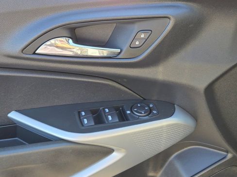 Used 2025 Chevrolet Trax LS FWD image 17