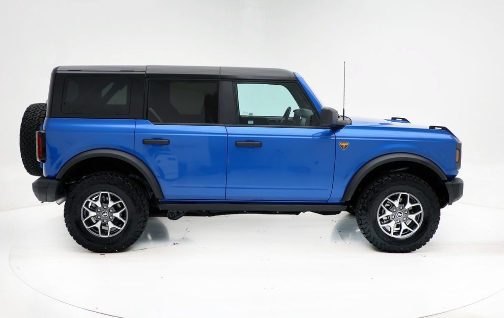 Used 2025 Ford Bronco Badlands AWD/4WD image 3
