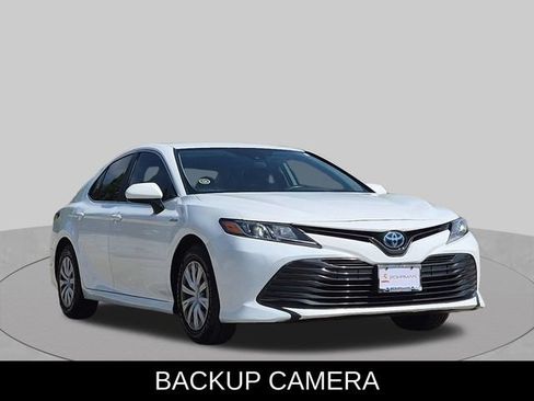 Used 2019 Toyota Camry LE FWD image 3