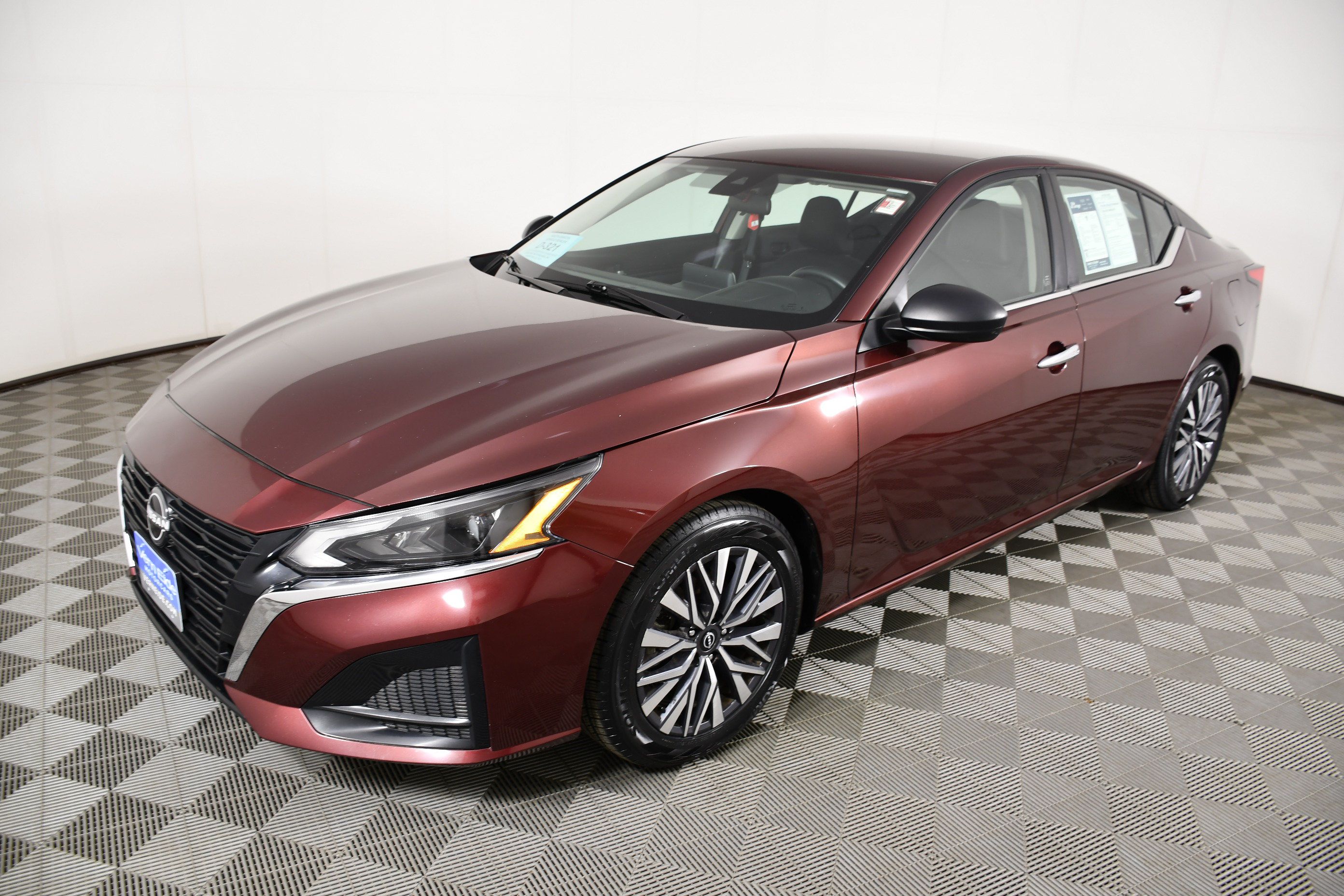 Used 2024 Nissan Altima 2.5 SV FWD image 10