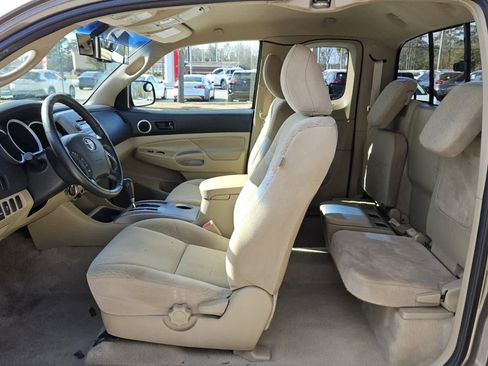 Used 2011 Toyota Tacoma PreRunner w/ SR5 Pkg #2 image 4