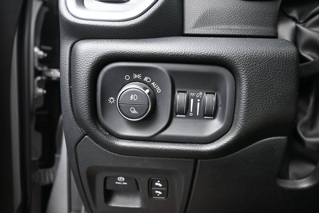 Used 2025 RAM 1500 Laramie AWD/4WD image 16