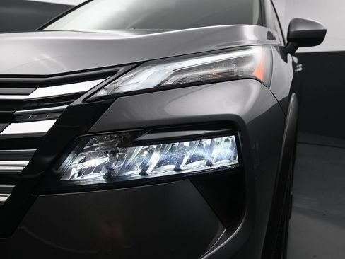 Certified 2026 Nissan Rogue SV AWD/4WD image 9