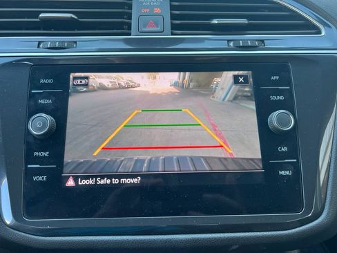 Used 2024 Volkswagen Tiguan SE w/ Panoramic Sunroof Package FWD image 19