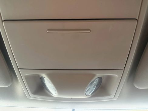 Used 2018 Dodge Grand Caravan SE w/ UConnect Hands-Free Group image 18