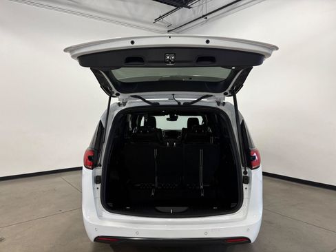 Used 2023 Chrysler Pacifica Touring-L w/ S Appearance Package FWD image 29