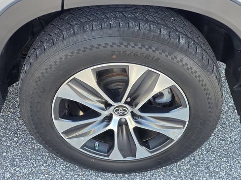 Used 2022 Toyota Highlander XLE FWD image 37