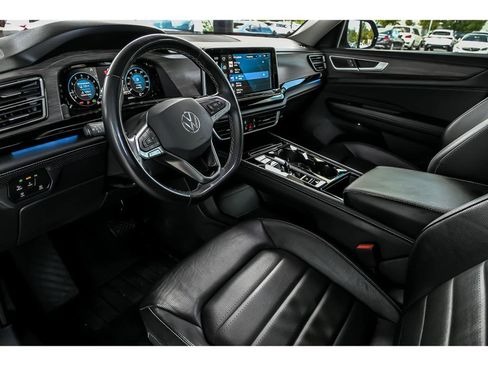 Used 2024 Volkswagen Atlas SEL image 11