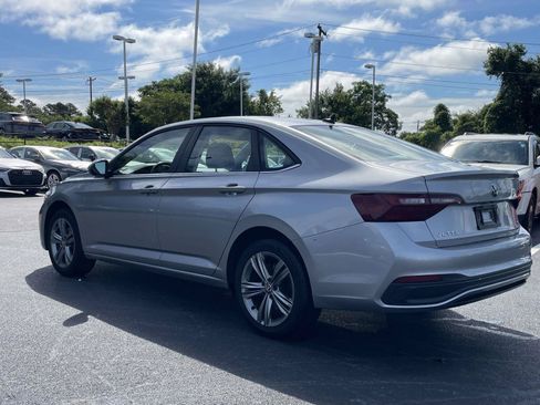 Used 2024 Volkswagen Jetta SE FWD image 5