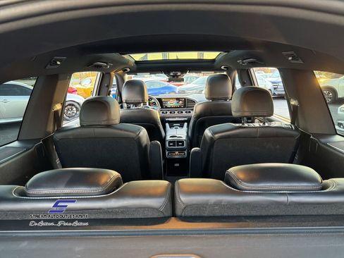 Used 2022 Mercedes-Benz GLS 450 4MATIC image 11