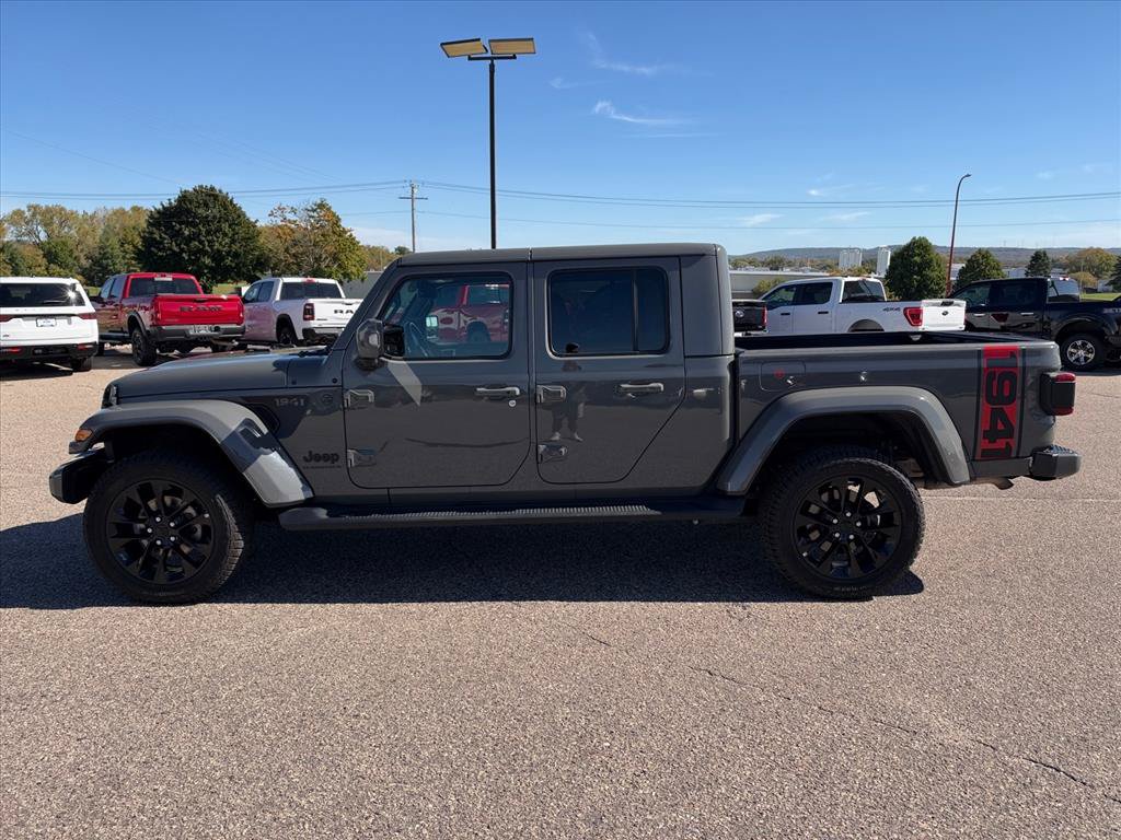 Used 2023 Jeep Gladiator Overland AWD/4WD image 2