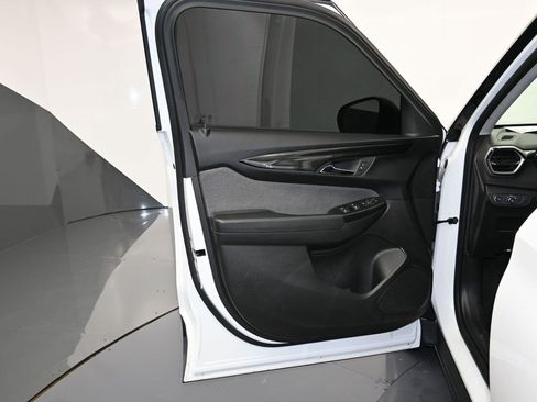 Certified 2024 Chevrolet TrailBlazer LS image 11