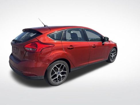 Used 2018 Ford Focus SEL w/ Cold Weather Package FWD image 5