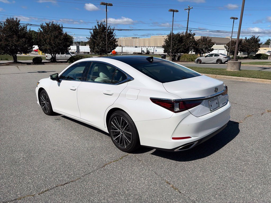 Used 2025 Lexus ES 350 w/ Premium Package FWD image 2