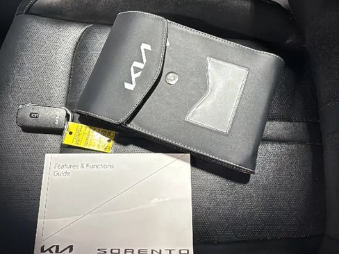 Used 2022 Kia Sorento S w/ Panoramic Sunroof Package FWD image 29