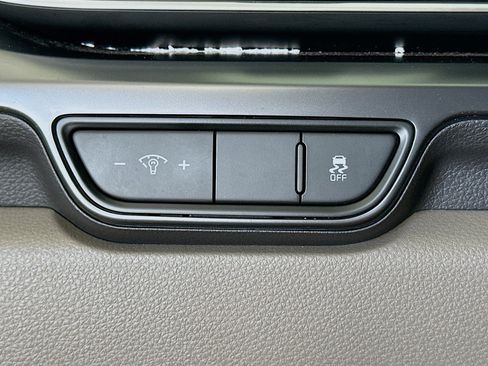 Used 2026 Kia Carnival FWD image 17