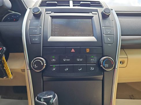 Used 2016 Toyota Camry LE FWD image 25