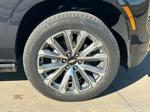 New 2026 Chevrolet Suburban High Country image 10