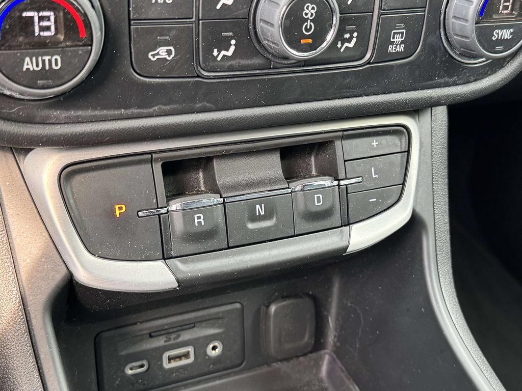 Used 2023 GMC Terrain SLT w/ Infotainment Package II AWD/4WD image 33