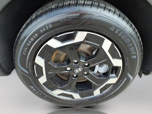 Used 2025 Hyundai Santa Fe SEL FWD image 9