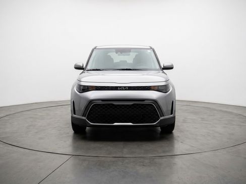 Used 2025 Kia Soul LX w/ LX Technology Package FWD image 2