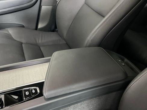 Certified 2025 Volvo XC60 B5 Plus image 24