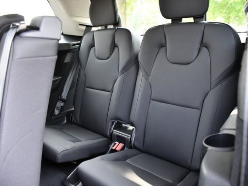 New 2025 Volvo XC90 B6 Plus image 17