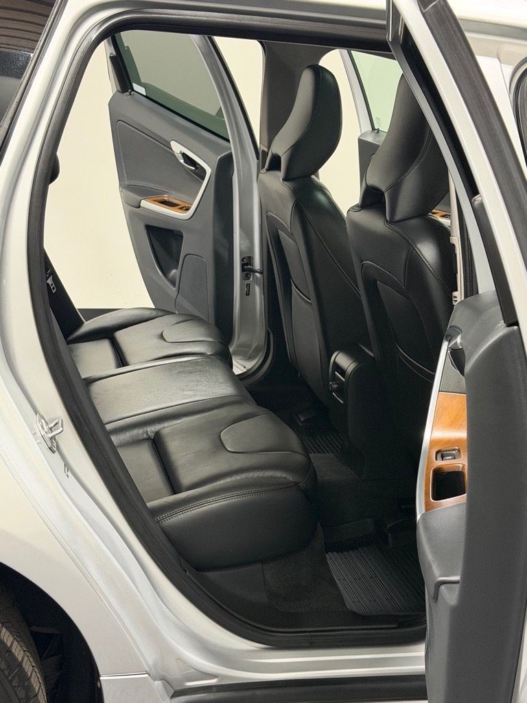 Used 2016 Volvo XC60 T5 Premier w/ Proximity Package AWD/4WD image 10