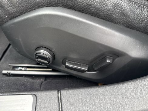 Used 2025 Volvo V60 B5 Cross Country Plus image 39