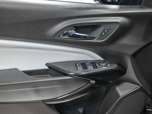Used 2024 Chevrolet Trax LT w/ Sunroof Package FWD image 13