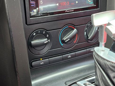 Used 2006 Ford Mustang GT Premium image 18