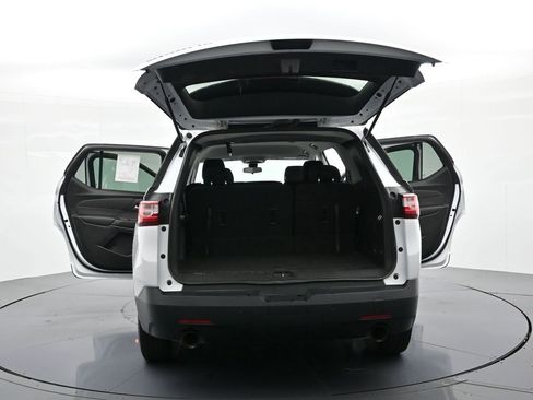 Used 2021 Chevrolet Traverse LS AWD/4WD image 33