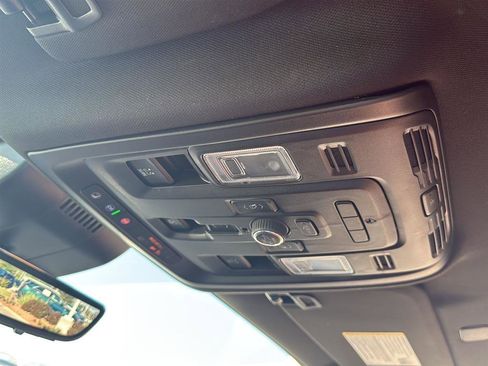 Used 2024 GMC Yukon Denali Ultimate AWD/4WD image 19