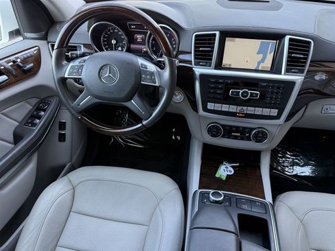 Used 2015 Mercedes-Benz GL 550 4MATIC image 25