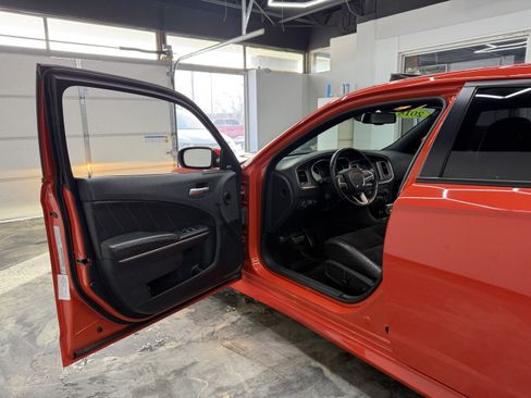 Used 2018 Dodge Charger R/T image 9