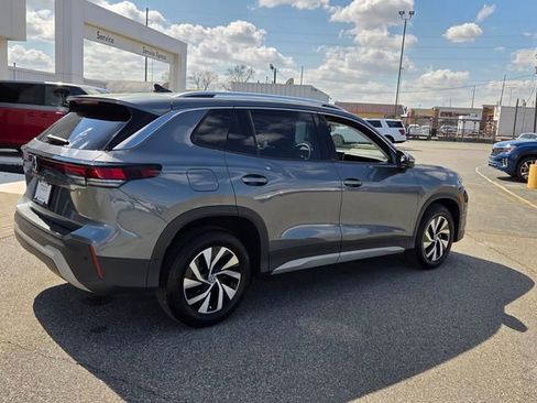 Used 2025 Volkswagen Tiguan S image 11