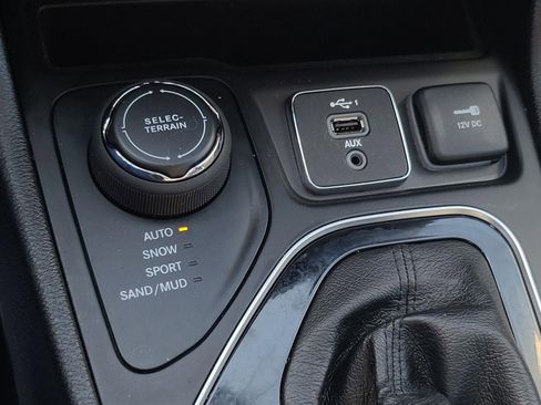 Used 2022 Jeep Cherokee Limited AWD/4WD image 32