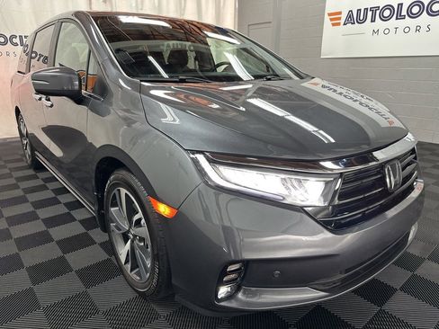 Used 2024 Honda Odyssey Touring image 3