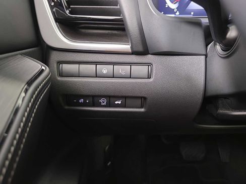 Used 2023 Nissan Rogue Platinum w/ Platinum Premium Package image 18