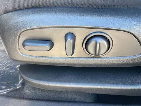 Used 2023 Chevrolet Equinox LT image 25