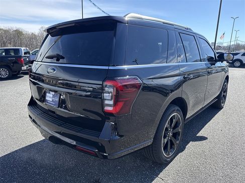 Used 2024 Ford Expedition Limited image 7