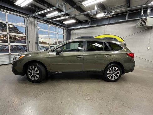 Used 2015 Subaru Outback 3.6R Limited image 2