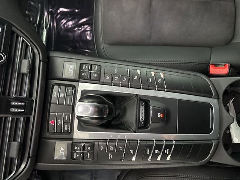 Used 2020 Porsche Macan Base image 18